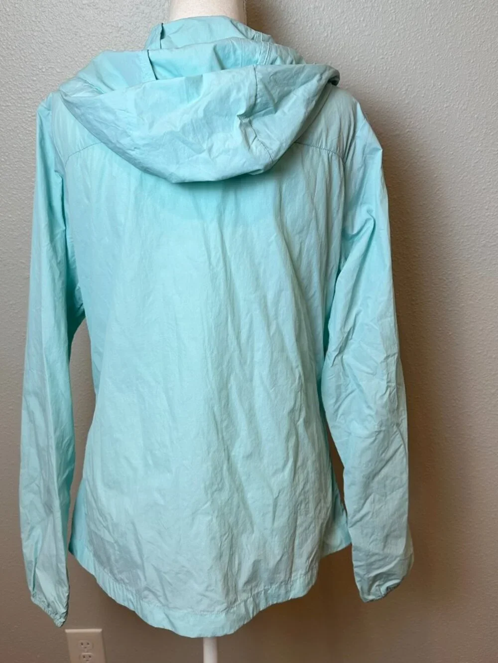 Camel Crown Windbreaker Hooded Jacket - Light Powder Blue - Medium